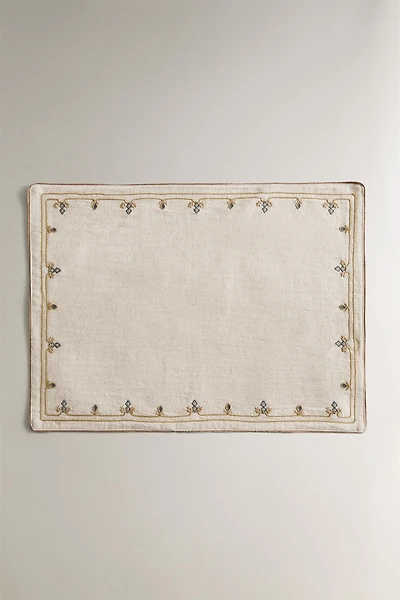 PLACEMAT WITH PLANTS EMBROIDERY