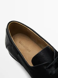 Leather deck shoes
