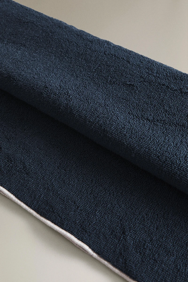 OVERLOCK COTTON BATH TOWEL