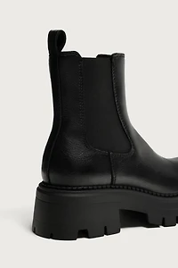 CHUNKY CHELSEA BOOTS