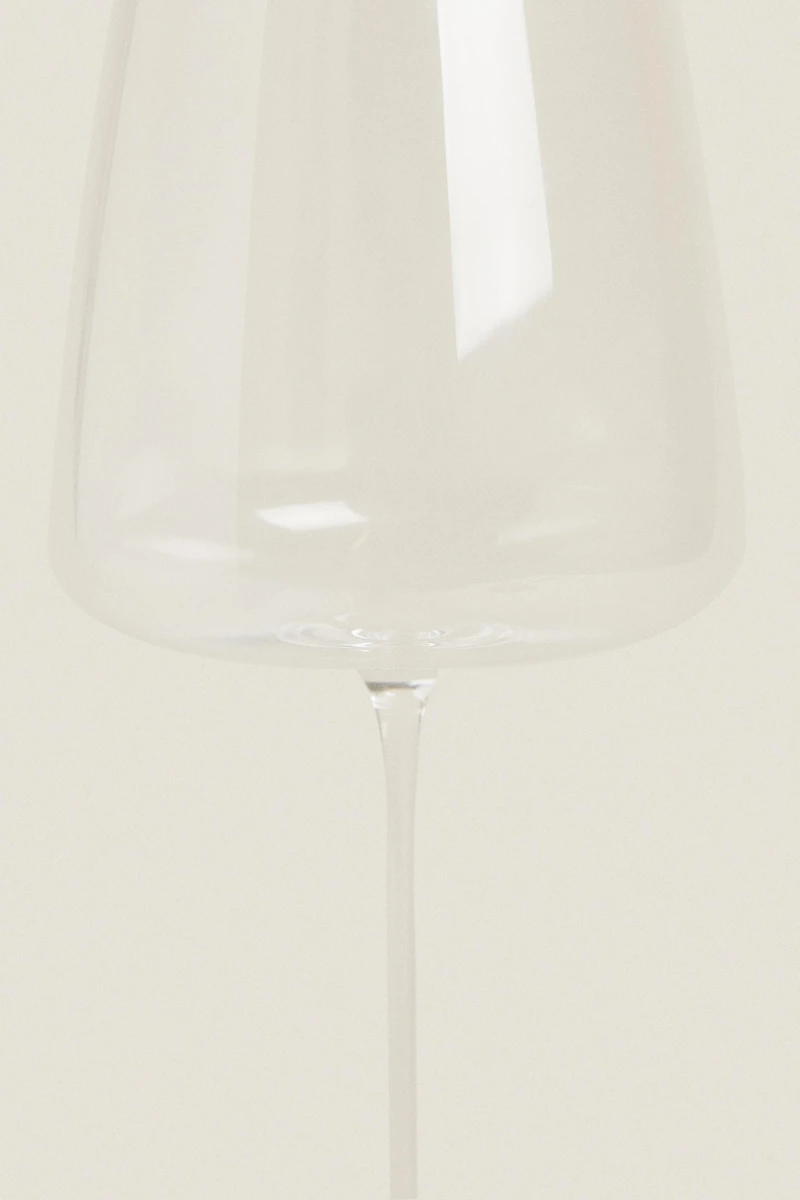 ULTRA LIGHTWEIGHT WINE GLASS