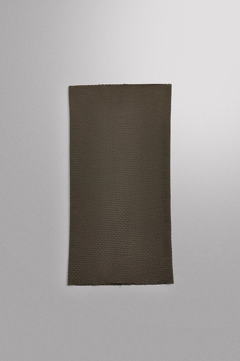 TEXTURED NECK WARMER