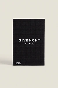 LIVRE GIVENCHY CATWALK