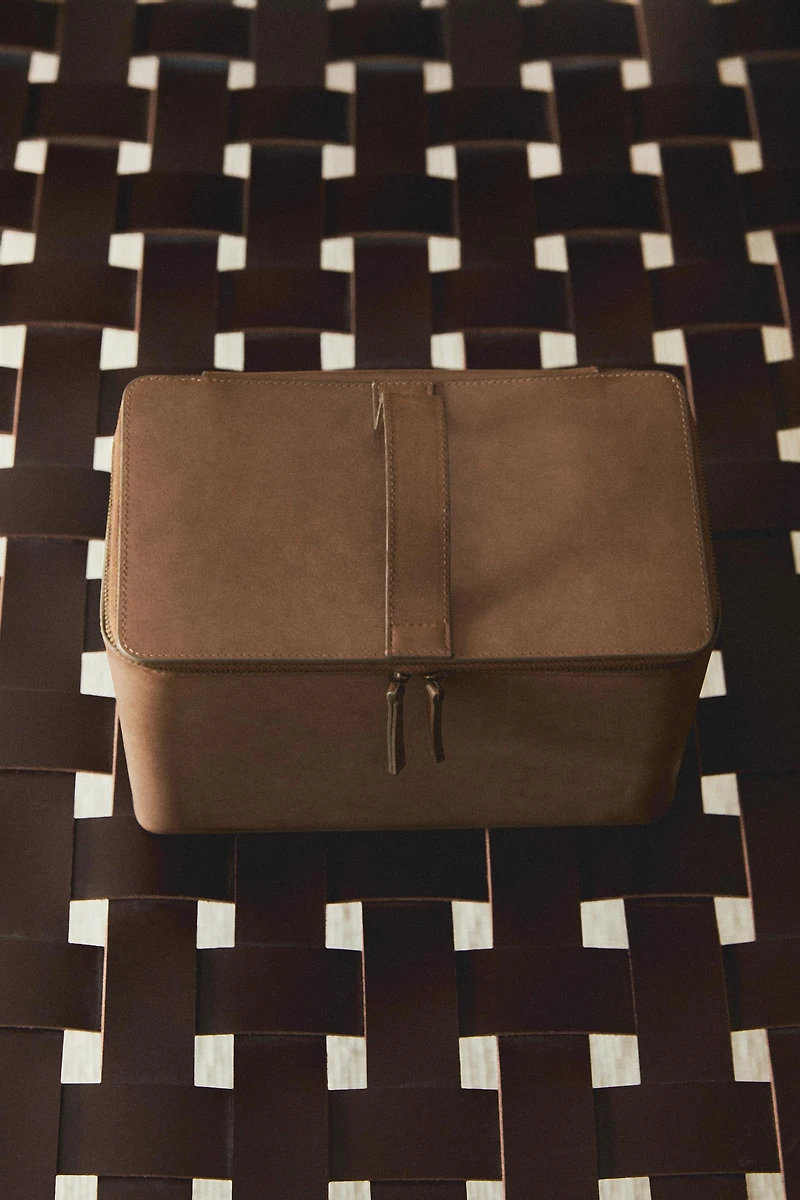 LARGE LEATHER MAKEUP BAG