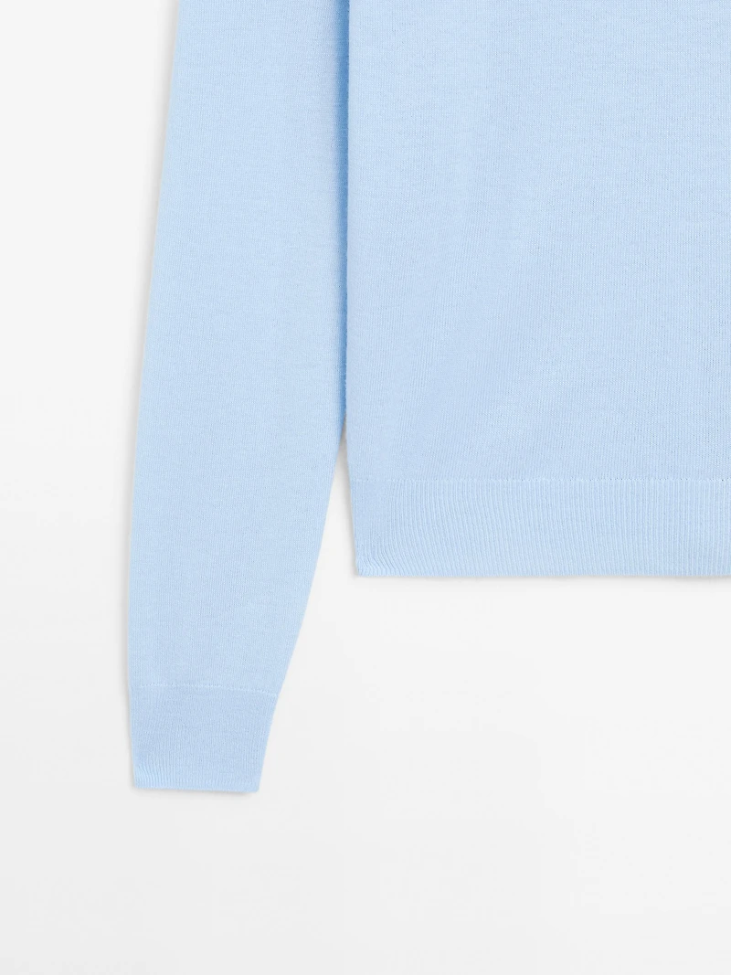 Wool blend knit sweater with crew neck