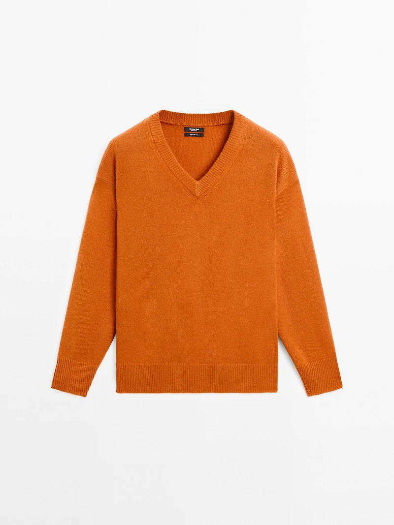 Cashmere V-neck knit sweater