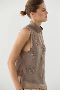 Top semi-transparent avec broderies