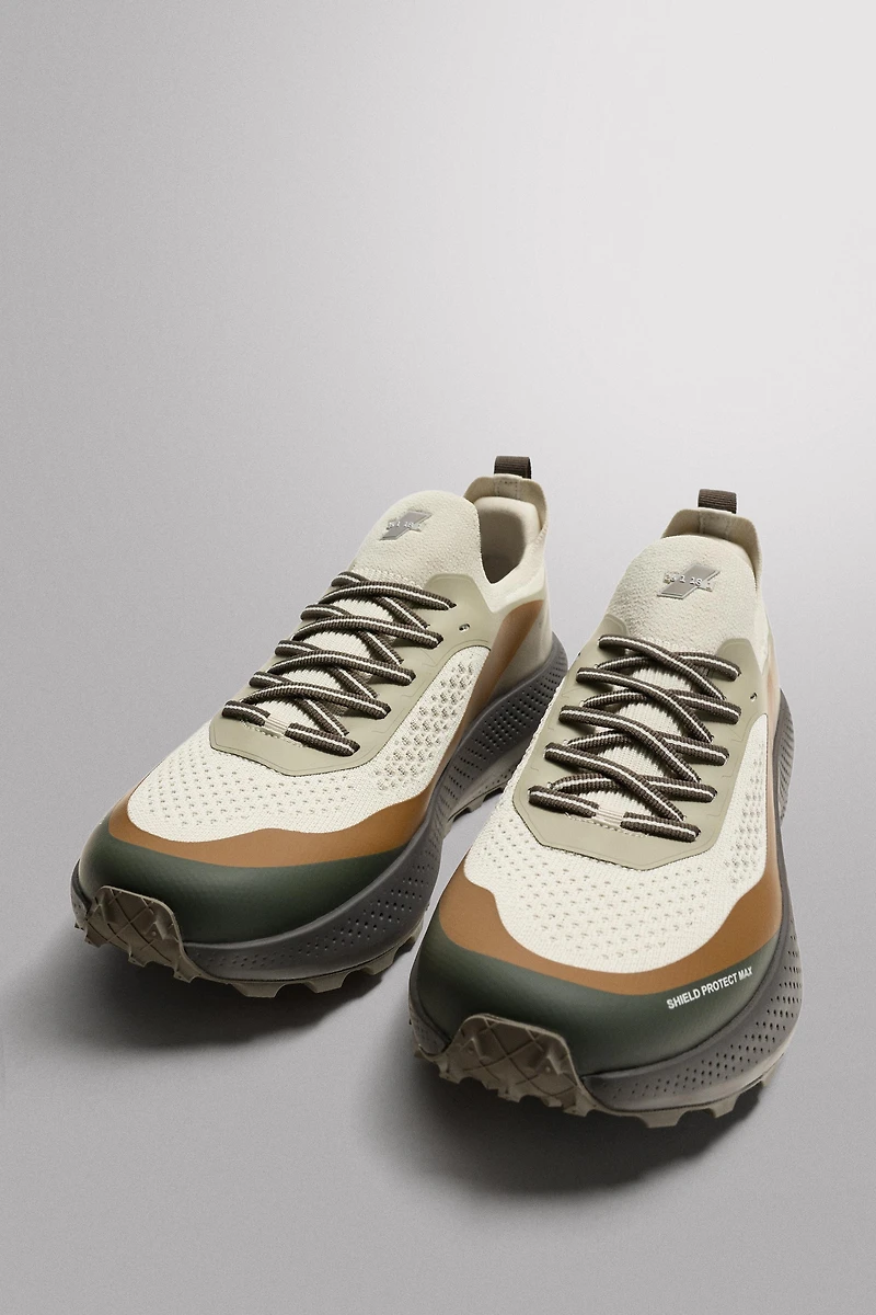 TRAIL RUNNING SNEAKERS
