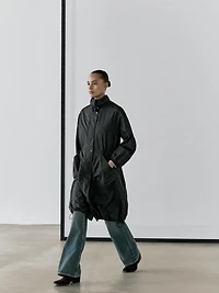 Water-repellent parka with detachable inner gilet