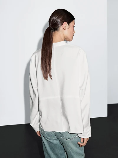 Stand collar shirt with front seam