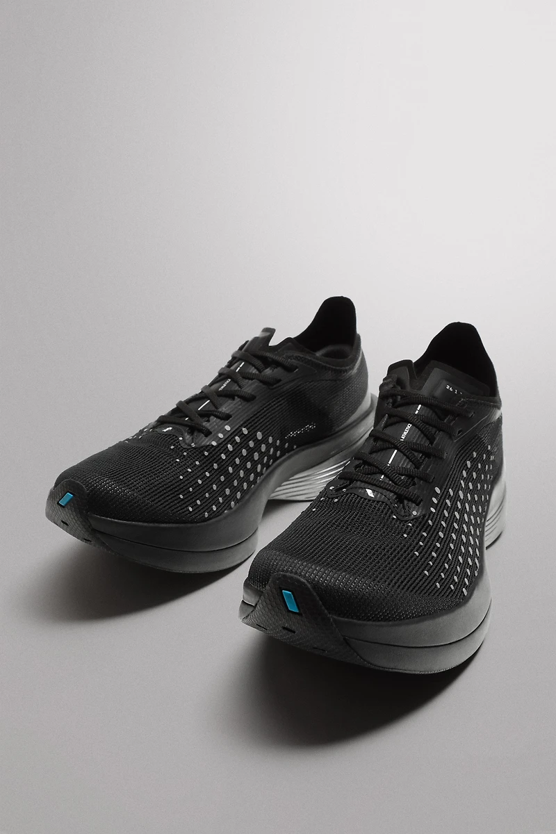 LONG DISTANCE RUNNING SNEAKERS