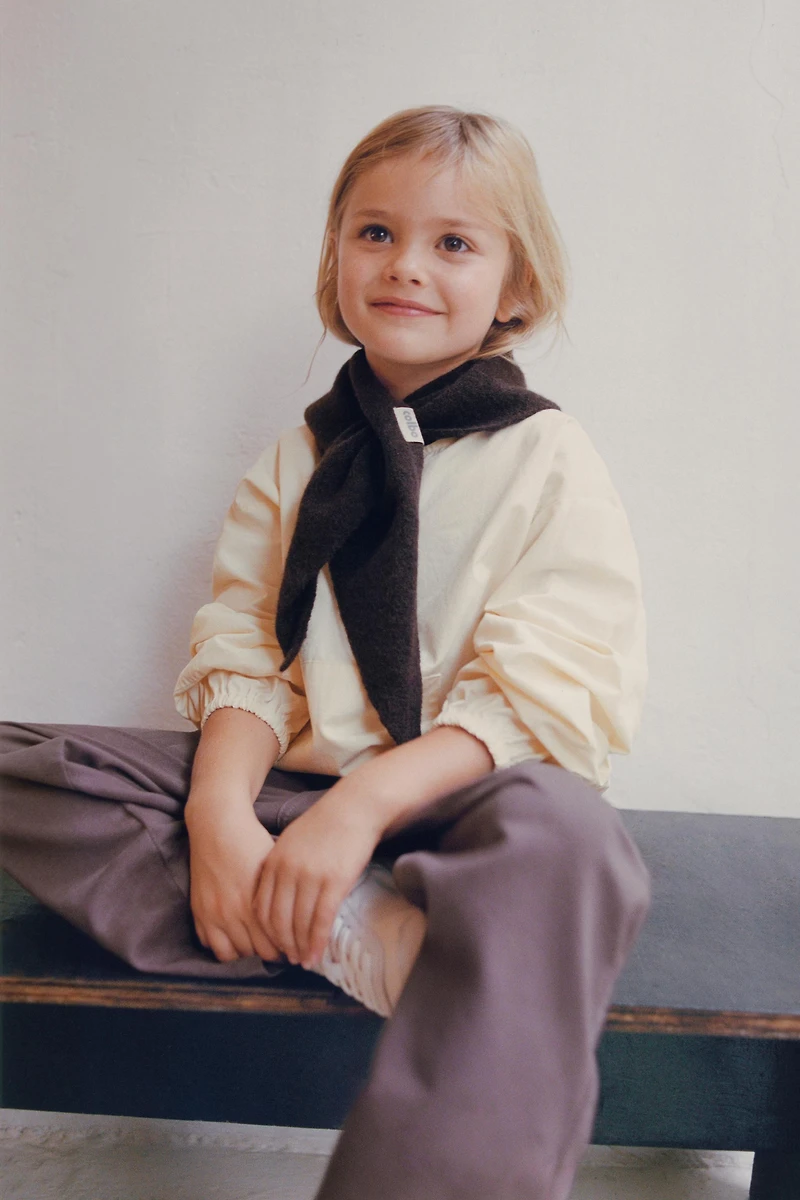 KNIT BANDANA WITH LABEL