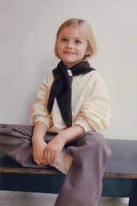 KNIT BANDANA WITH LABEL