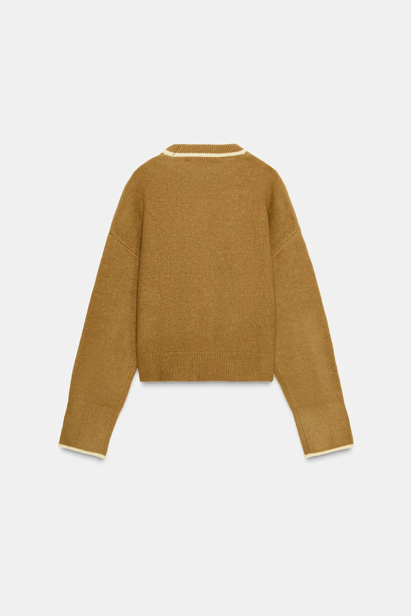 PULL EN MAILLE AVEC LISERÉS CONTRASTE