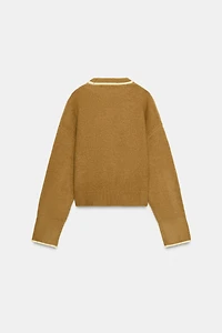 PULL EN MAILLE AVEC LISERÉS CONTRASTE