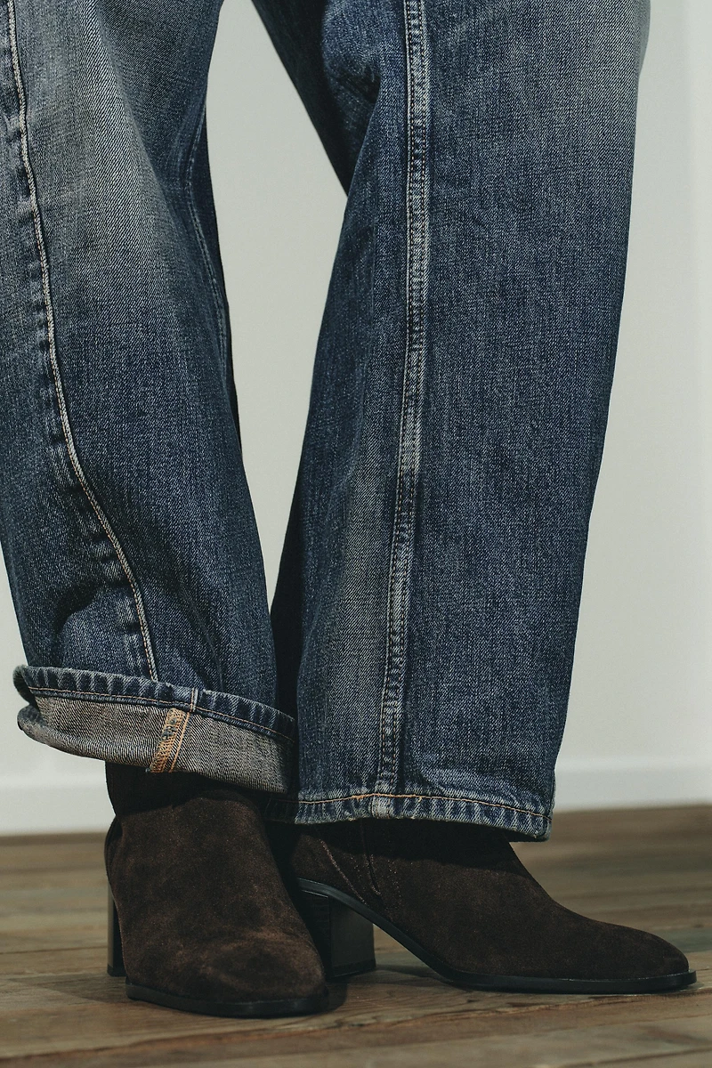 WIDE HEELED SPLIT LEATHER ANKLE BOOTS