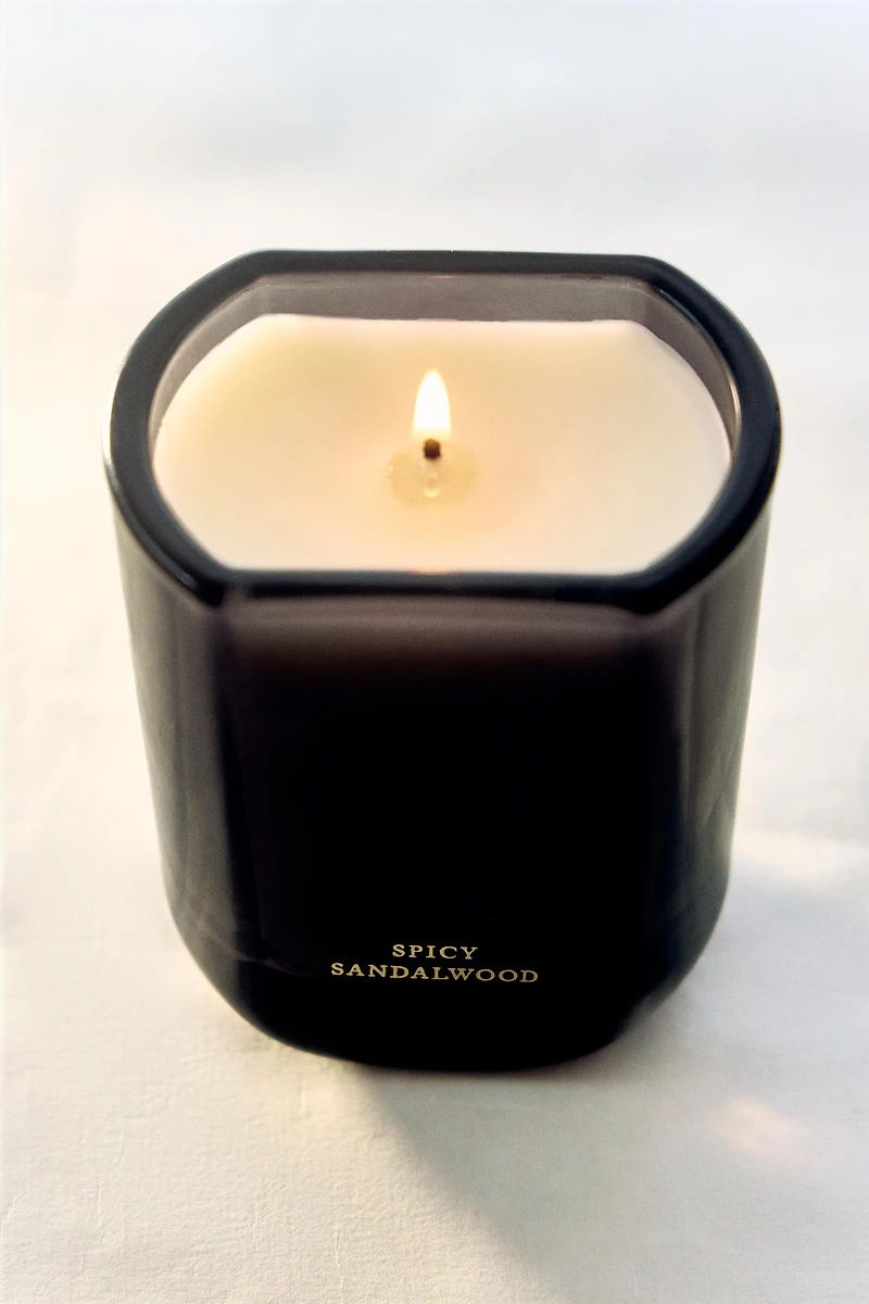 (220 G) SPICY SANDALWOOD SCENTED CANDLE