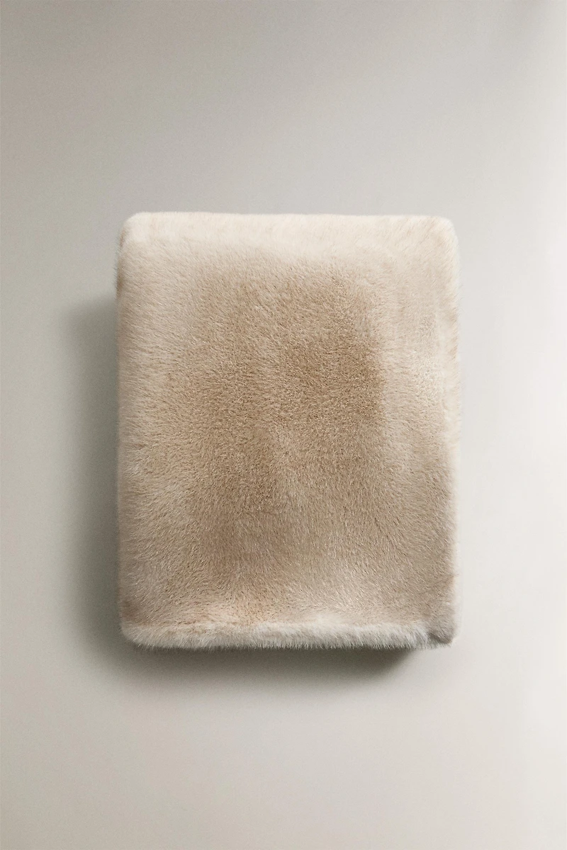 DOUBLE-SIDED FAUX FUR BLANKET