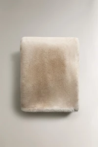 DOUBLE-SIDED FAUX FUR BLANKET