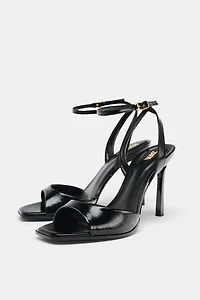 PATENT EFFECT HEELED SANDALS