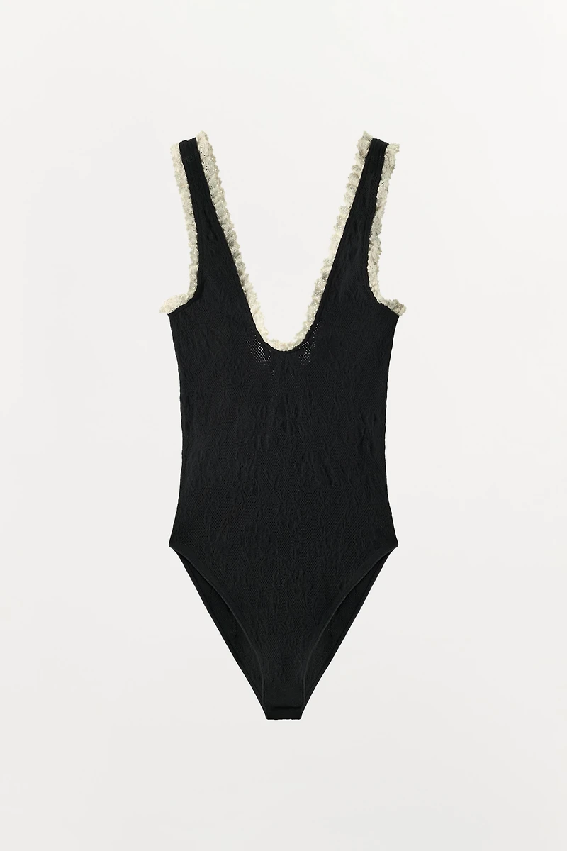 SEAMLESS LACE BODYSUIT