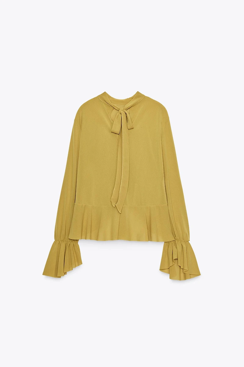 FLOWY RUFFLED BLOUSE