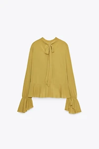 FLOWY RUFFLED BLOUSE