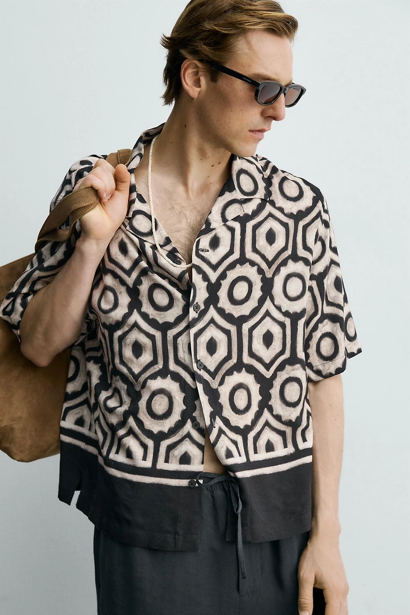CONTRAST GEOMETRIC PRINT SHIRT