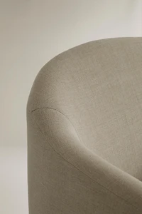 LINEN ACCENT CHAIR