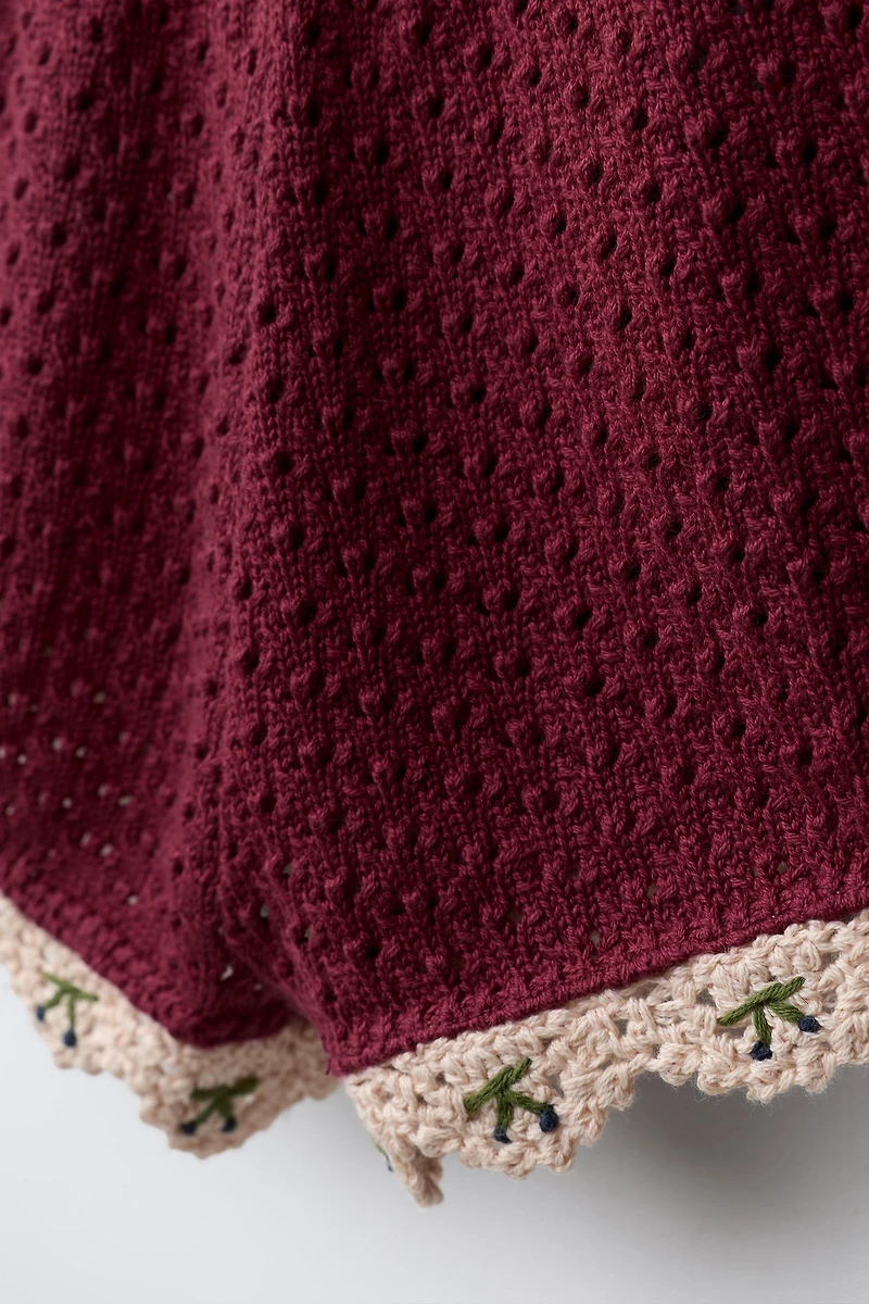 SHORT EN MAILLE AVEC DÉTAIL CROCHET