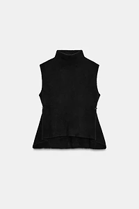 TOP EN MAILLE ASYMÉTRIQUE À DÉCORS LATÉRAUX