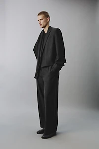 PINSTRIPE CROPPED FIT SUIT BLAZER