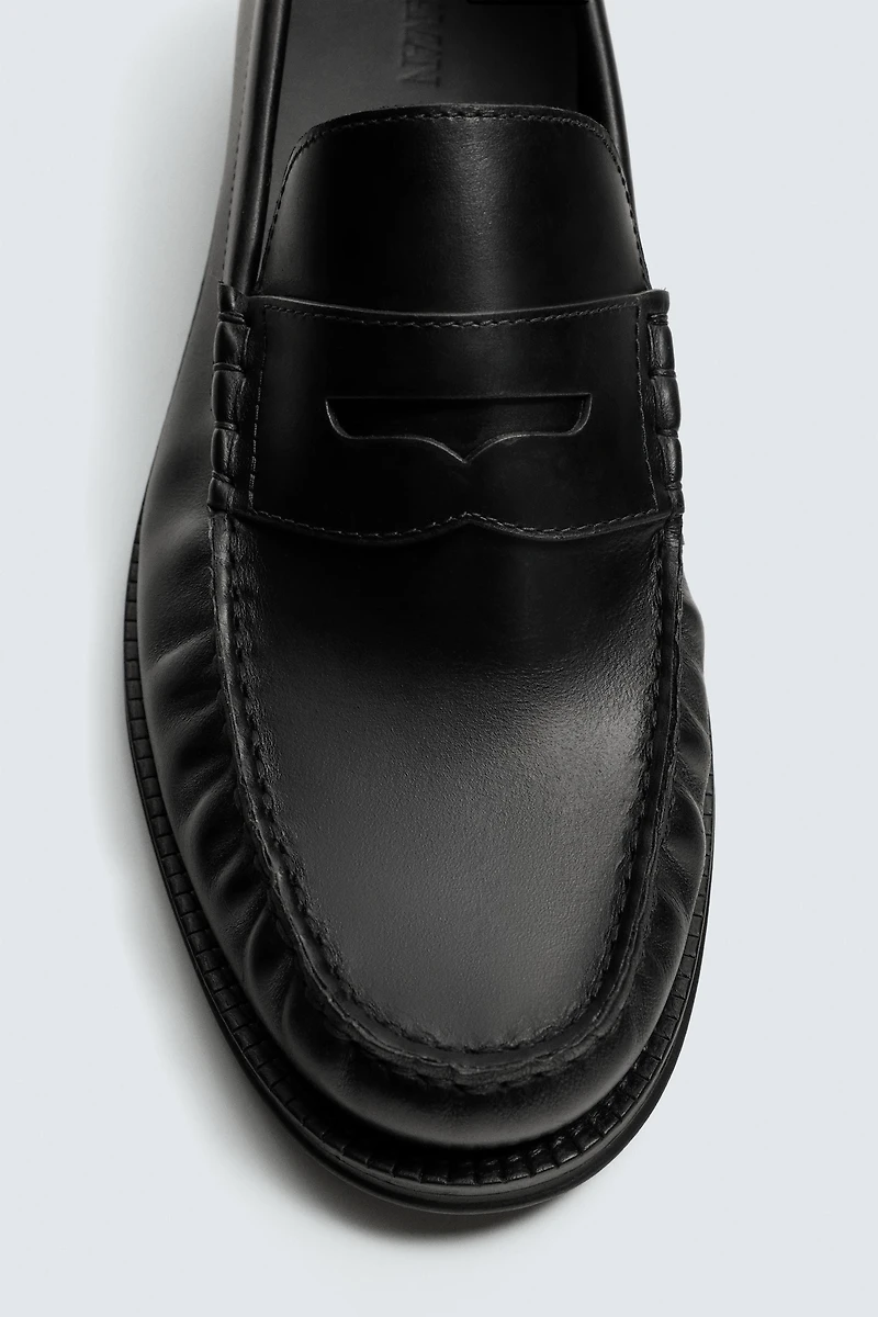 MOCASSINS EN CUIR AVEC MASQUE