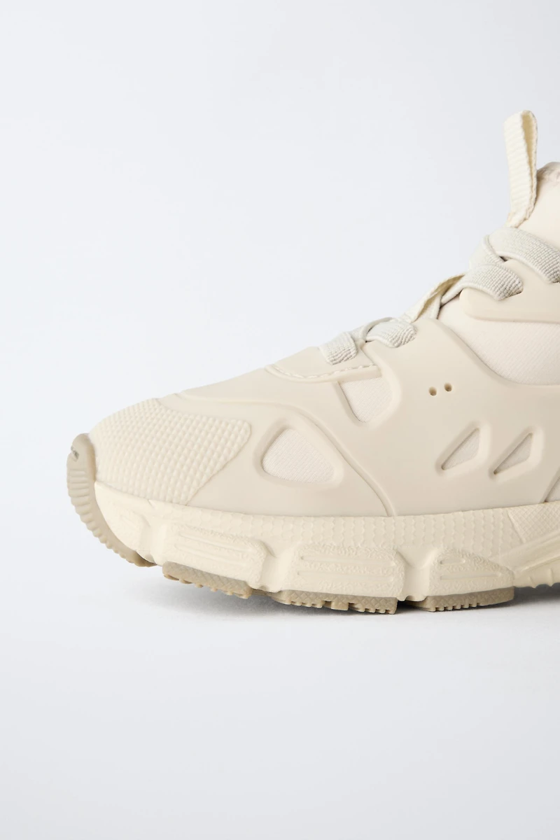 SOCK-STYLE HIGH-TOP SNEAKERS