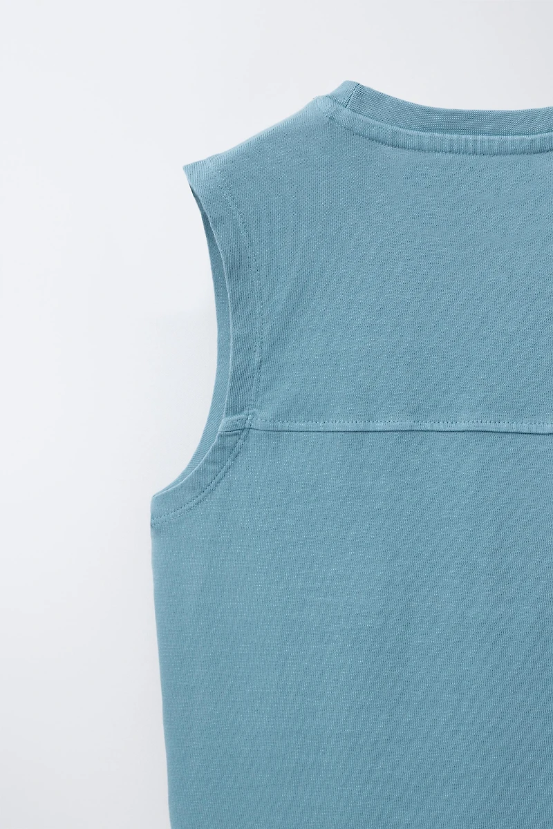 PLAIN SLEEVELESS T-SHIRT