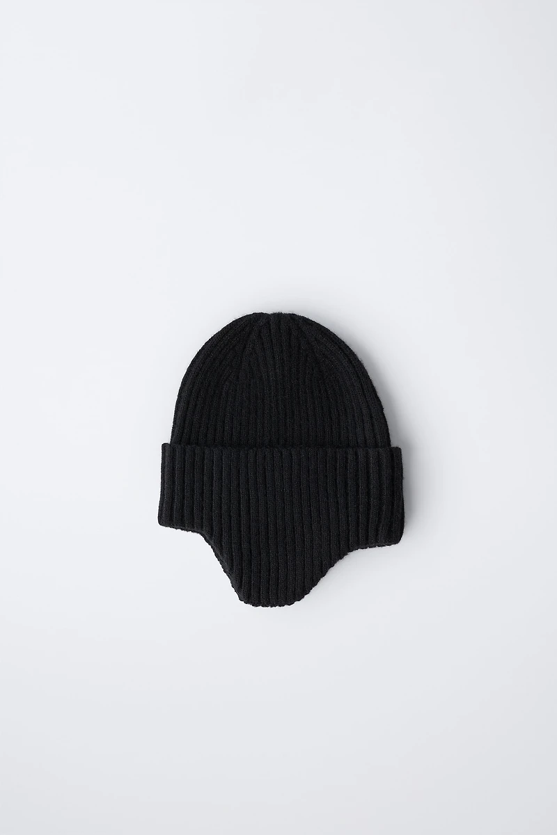 RIBBED HAT WITH EAR FLAPS