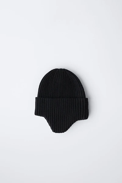 RIBBED HAT WITH EAR FLAPS