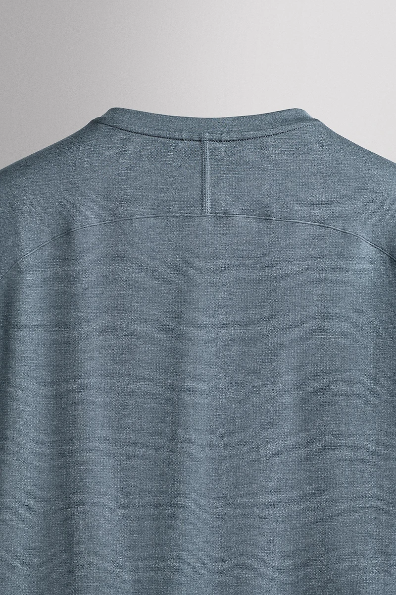 TECHNICAL STRUCTURED T-SHIRT