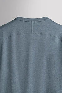 TECHNICAL STRUCTURED T-SHIRT