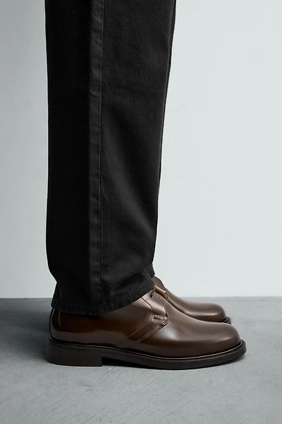 GLOSSY LEATHER BOOTS