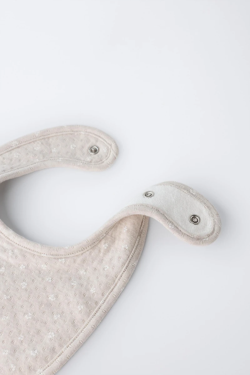 TWO-PIECE PRINTED TEXTURED HAT AND BIB SET