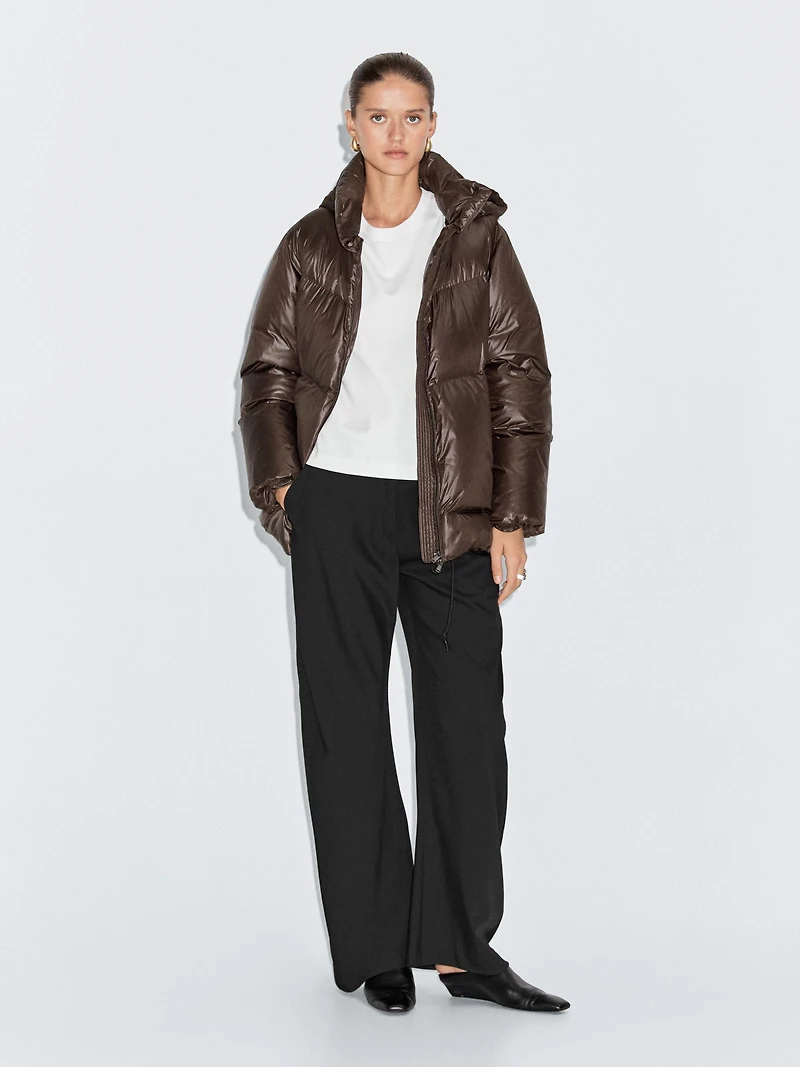 Water-repellent puffer jacket with detachable hood