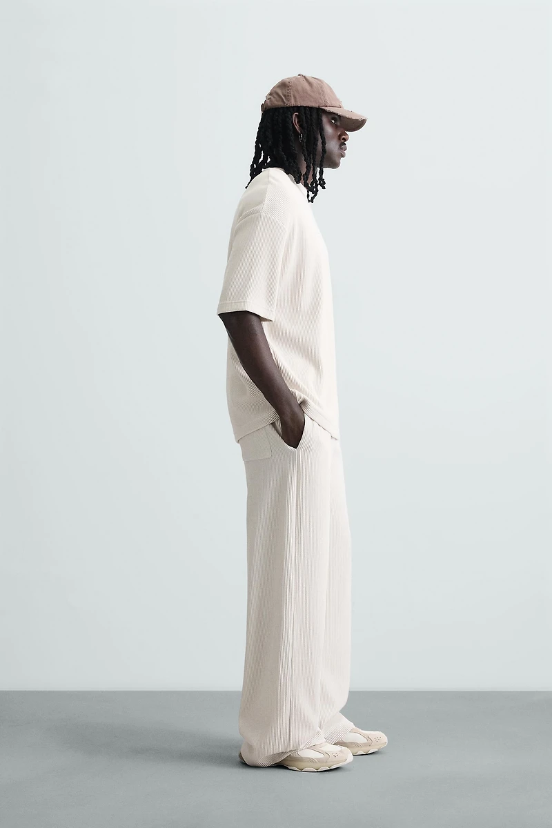 VERTICAL TEXTURED T-SHIRT