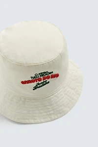 CONTRAST EMBROIDERY BUCKET HAT