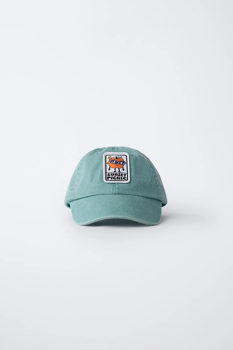 CASQUETTE EFFET DÉLAVÉ AVEC PIÈCE