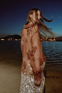 CHEMISE SEMI-TRANSPARENTE PAILLETTES PLUMES
