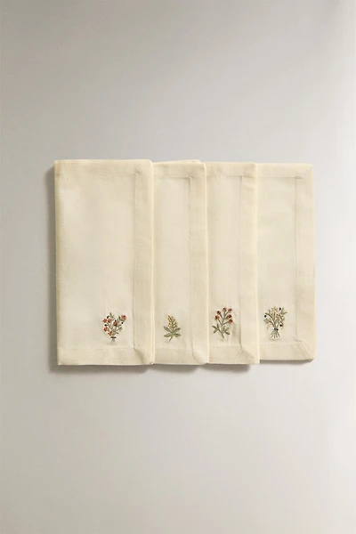 PACK SERVIETTES DE TABLE BRODERIE FLEURS (LOT DE 4)