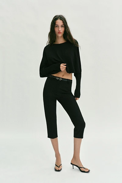 BELTED CAPRI PANTS