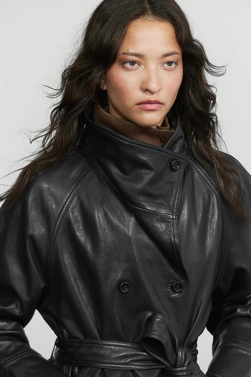 Veste courte en cuir avec ceinture
