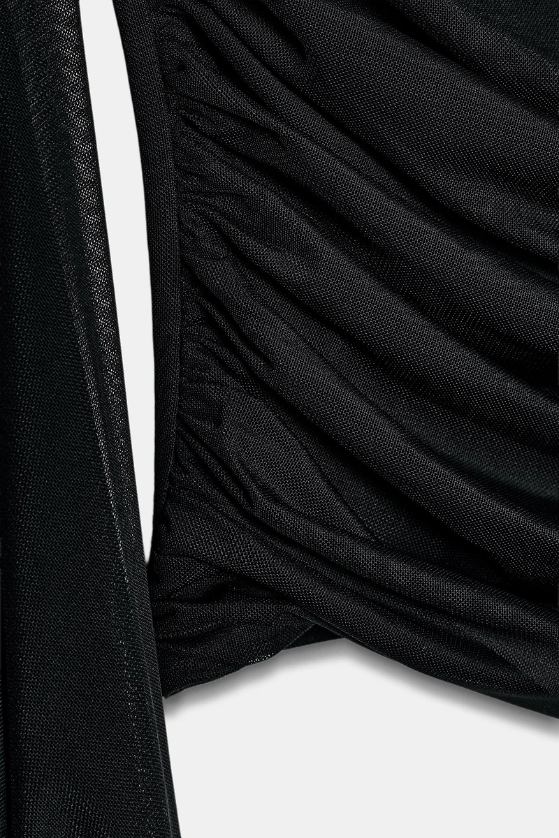 FLOWY STRAIGHT NECK TOP